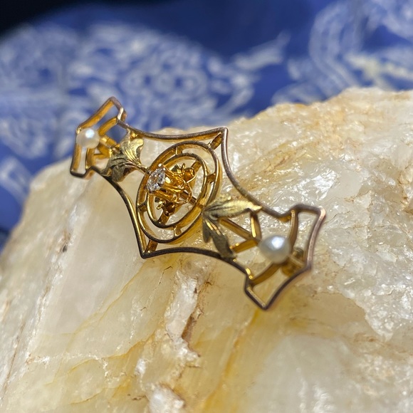 Antique 10k Gold Diamond and Natural Pearl Broach - Picture 4 of 12